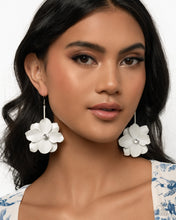 Load image into Gallery viewer, Generous Glisten - White Earrings